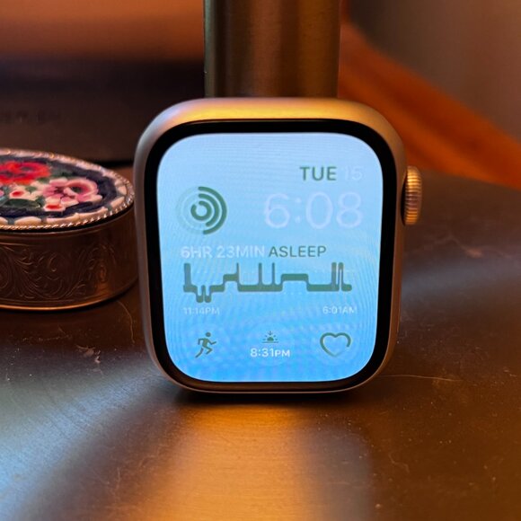 Apple Watch Series 8 41mm Silverlight - Picture 3 of 12
